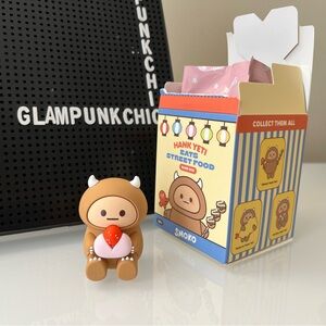 *SOLD* Smoko Hank Yeti Eats Street Food Blind Box Vinyl Figure Daifuku Strawberr
